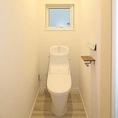 ペーパーホルダーも雰囲気に合わせて