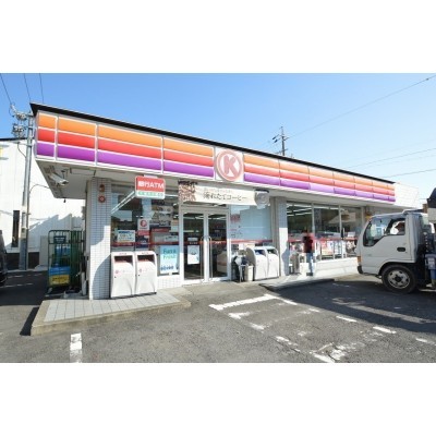 24時間利用可能なコンビニは車で3分♪