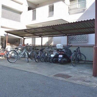 入居者様に好評な屋根付き駐輪場有り☆
