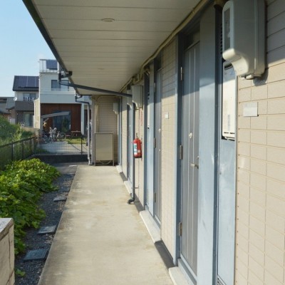 落ち着いた色合いの玄関ドア♪
