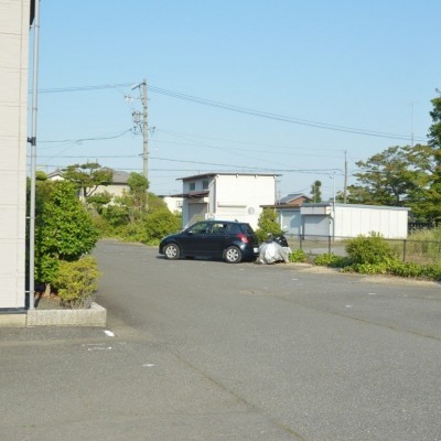 車所有の入居者需要に応える広めの駐車場!