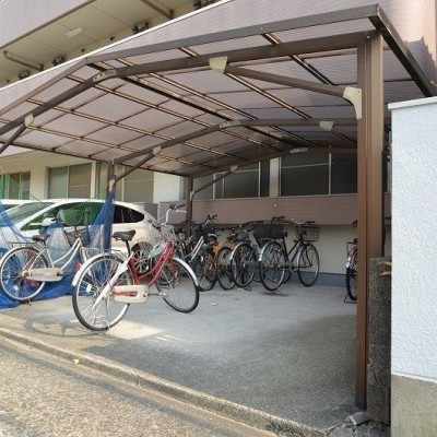 雨の日も安心の屋根付き駐輪場完備!