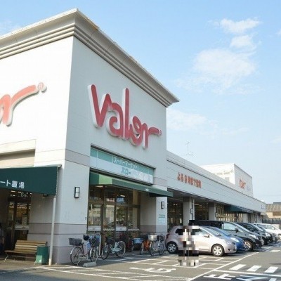 生鮮食品から日用品まで揃うスーパー近く周辺施設充実!