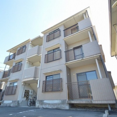 ブラウン系の落ち着いた配色の外観です♪