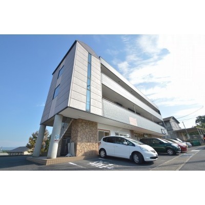スタイリッシュかつ落ち着いた印象の外観♪