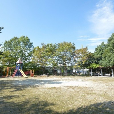 緑豊かで遊具もある公園があり住環境◎