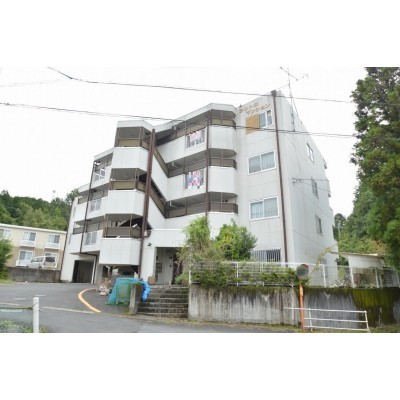 白色が基調の飽きがこないシンプルな外観☆
