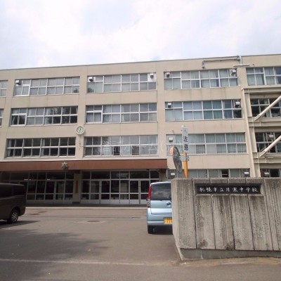 月寒中学校