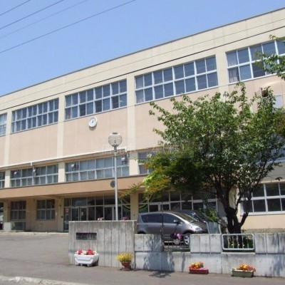 新川中学校