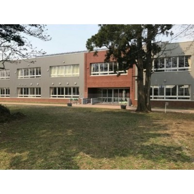 江別市立江別第二小学校まで811m