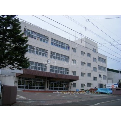 札幌市立北野平小学校まで245m