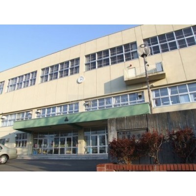 札幌市立中学校 札苗中学校まで675m