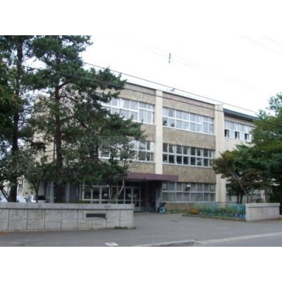 札幌市立北郷小学校まで759m