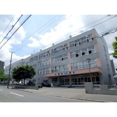 札幌市立 山鼻小学校まで420m