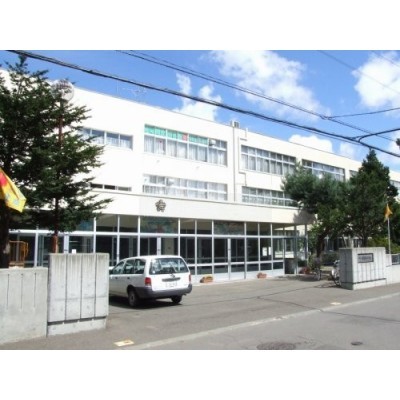 札幌市立小学校 平岸西小学校まで1317m