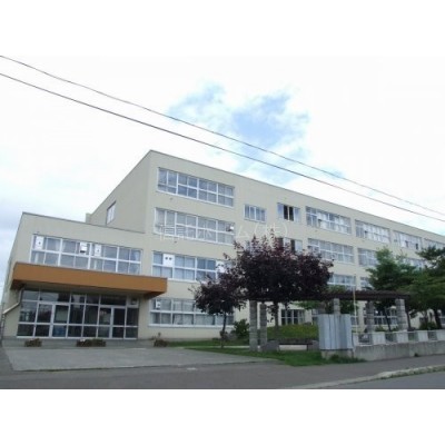 札幌市立新琴似北中学校まで1769m