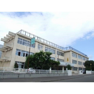 札幌市立新川西中学校まで2739m