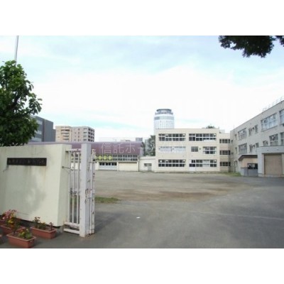 札幌市立二条小学校まで1144m