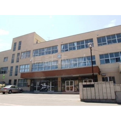 札幌市立札幌中学校まで705m