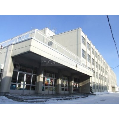札幌市立北都中学校まで1072m