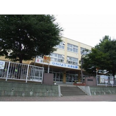小学校:札幌市立琴似小学校:695m