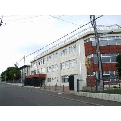 小学校:札幌市立本通小学校:605m