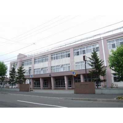 中学校:札幌市立厚別北中学校:982m