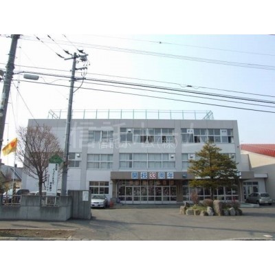 小学校:札幌市立しらかば台小学校:855m