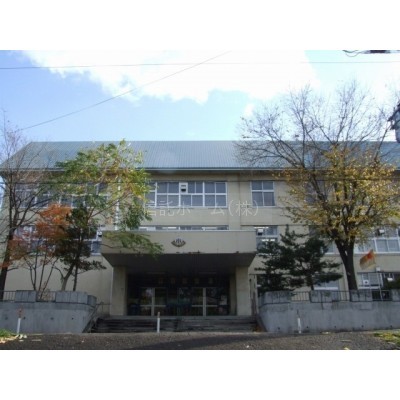 小学校:札幌市立月寒東小学校:669m