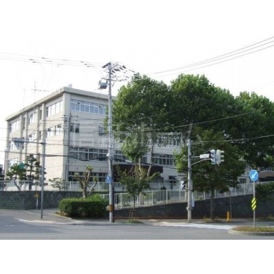 中学校:札幌市立陵陽中学校:557m