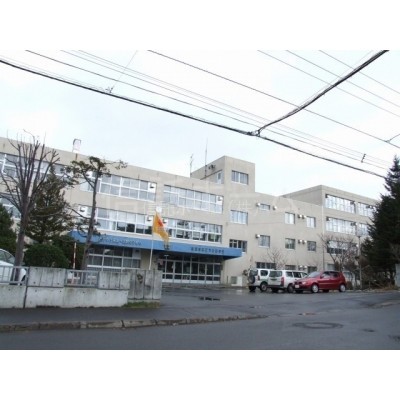 小学校:札幌市立北野小学校:483m