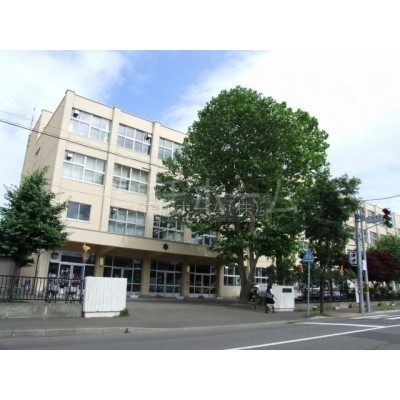 小学校:札幌市立美香保小学校:452m