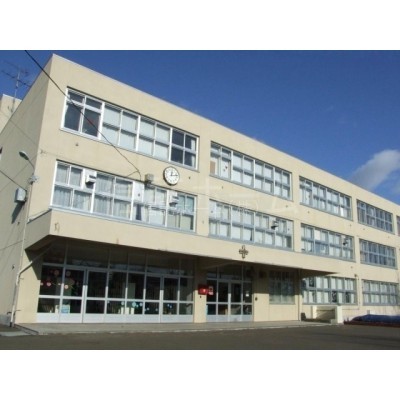 中学校:札幌市立西陵中学校:1269m