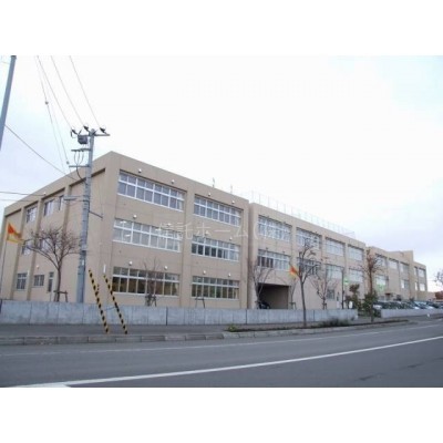 小学校:札幌市立百合が原小学校:678m