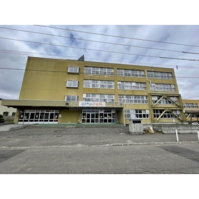 小学校:札幌市立三里塚小学校:1471m