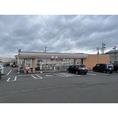 コンビニ:セブンイレブン札幌里塚1条店:854m
