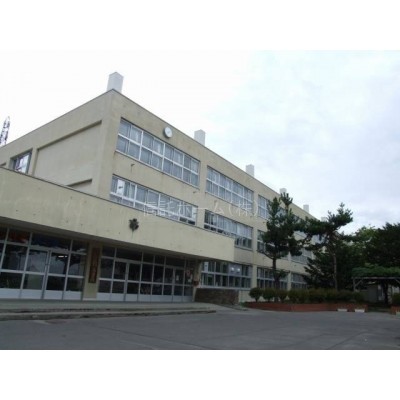 小学校:札幌市立羊丘小学校:801m