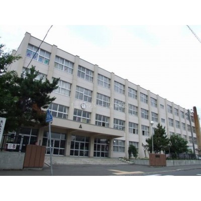 小学校:札幌市立山の手南小学校:627m