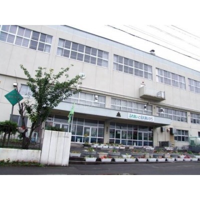 小学校:札幌市立札苗北小学校:832m