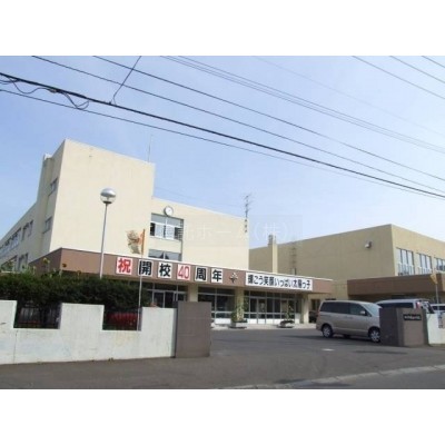 小学校:札幌市立東山小学校:698m