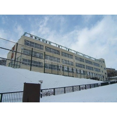 小学校:札幌市立大倉山小学校:407m