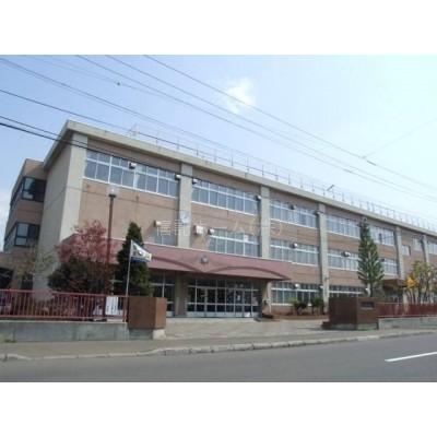 小学校:札幌市立新陵小学校:250m