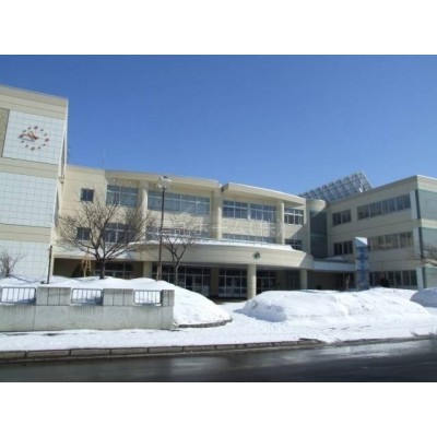 中学校:札幌市立新陵中学校:497m