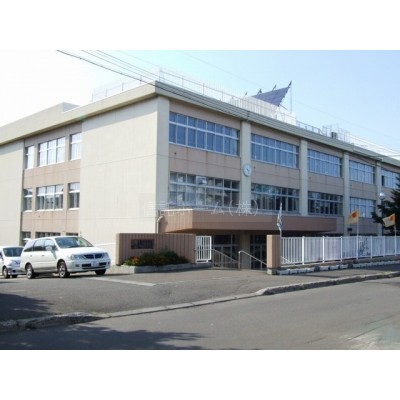 小学校:札幌市立西岡北小学校:391m