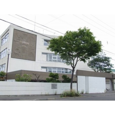 中学校:札幌市立西岡北中学校:1295m