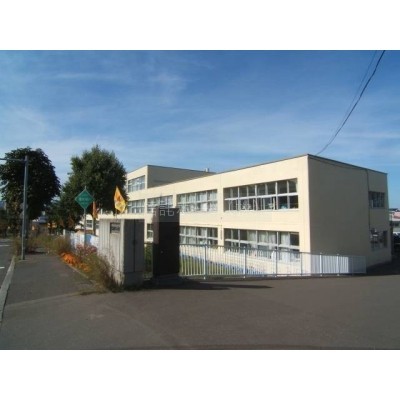 小学校:札幌市立南月寒小学校:698m