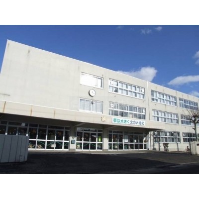 小学校:札幌市立新琴似北小学校:1134m