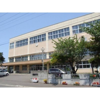 中学校:札幌市立新川中学校:472m