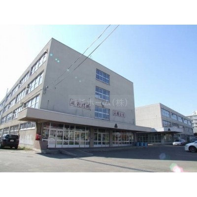 中学校:札幌市立向陵中学校:977m