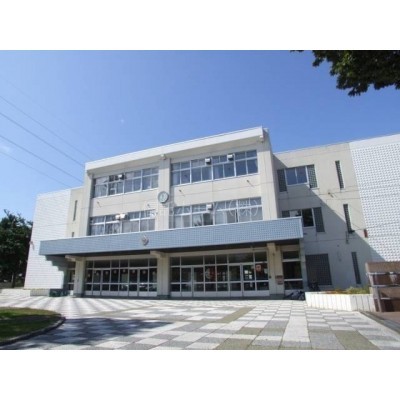 中学校:札幌市立北野台中学校:885m